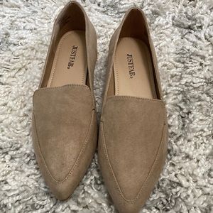 Sz7 Beige Pointy Loafers